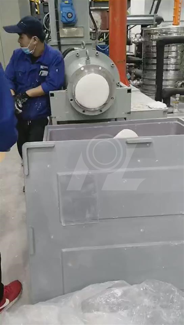 2，上料，捏合精煉